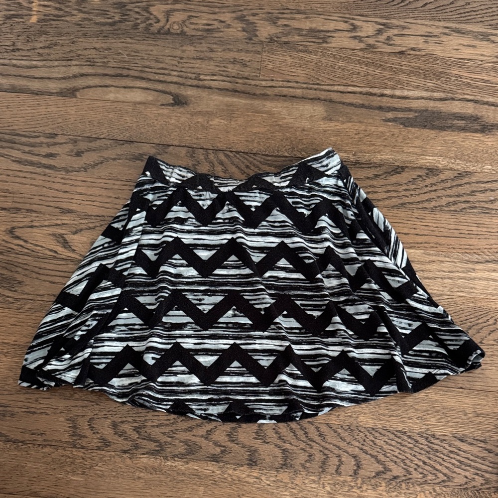 Flowers by Zoe Girls - Black & White Zigzag A-Line Skirt